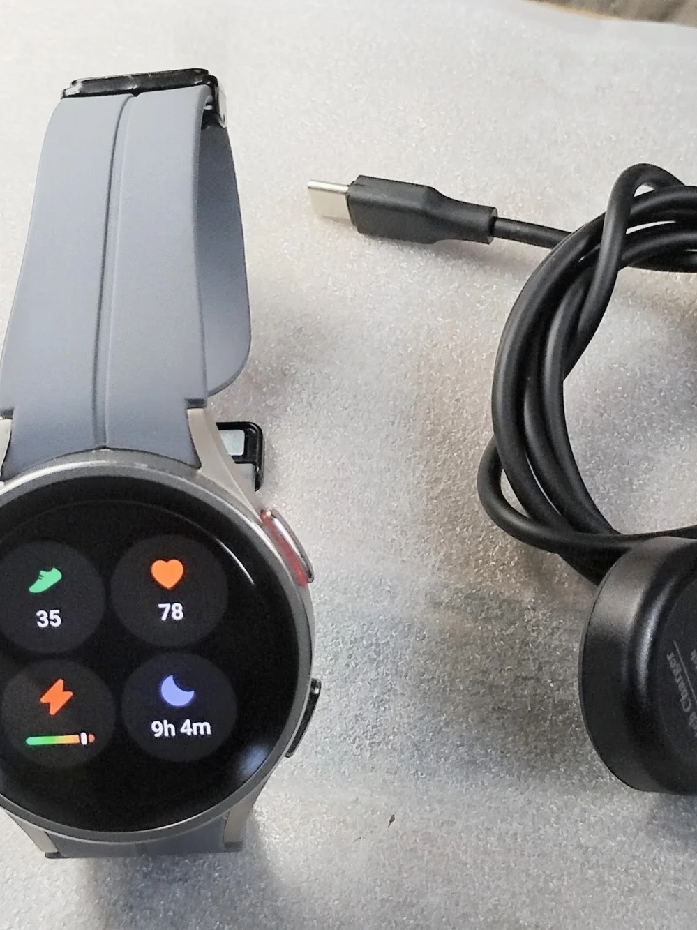 Samsung Galaxy Watch 5 Pro - Gray Silicone Band